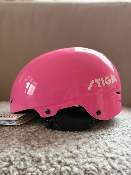 Uusi Stiga Play lasten kypärä koko 52-56 cm, pinkki