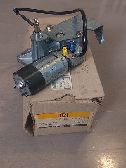 OPEL KADETT D PYYHINMOOTTORI