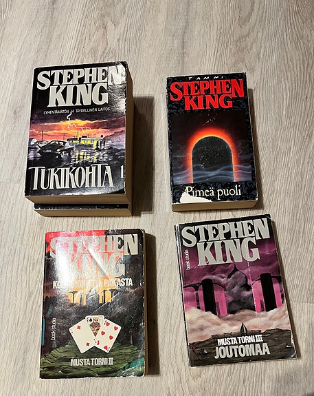 Stephen King romaanit Tukikohta, Pimeä puoli, Kuoleman kortit, Musta torni