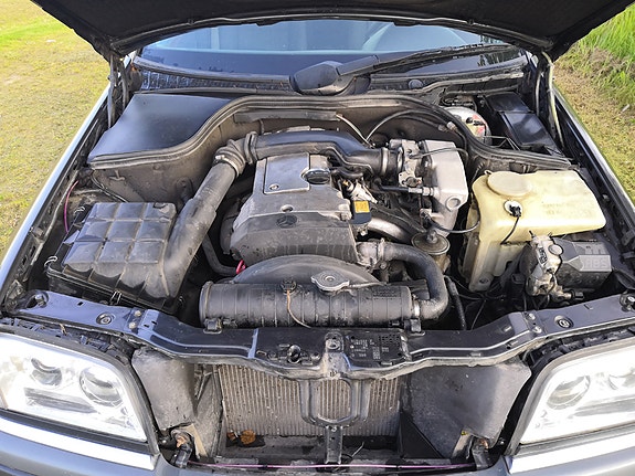 Sekalaisia Mercedes-Benz C180 W202 pre-faceliftin osia