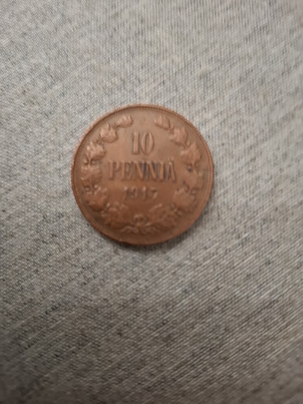 10 pennin kolikko