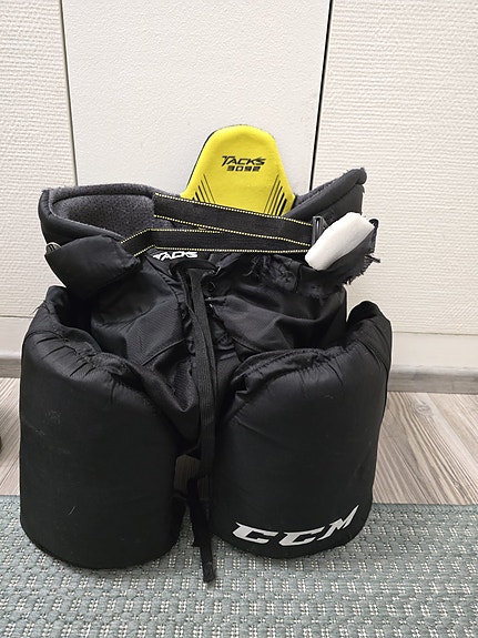 CCM Tacks 3092 jääkiekkohousut koko junior M