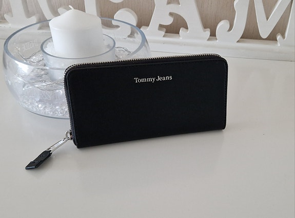 Tommy Hilfiger lompakko