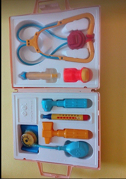 Kuvanmukainen FISHER PRICE lääkärilaukku   Käytetty siistikuntoinen