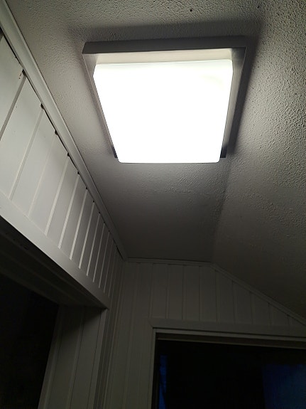 Led kattovalaisin