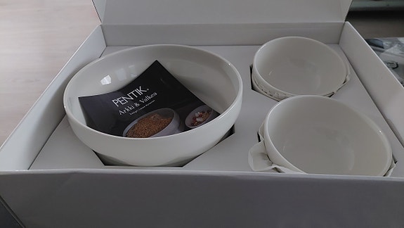 Pentik arkki iso kulho sekä 4 kpl valkea pikkukulhot