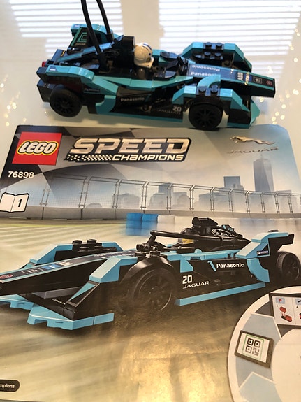 Myytävänä Lego Speed champions Jaguar auto.