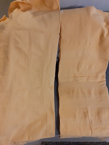 2 päiväpeittoa (max.120cm leveään sänkyyn)