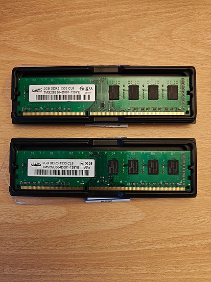 Muistikammat 2 kpl 2GB DDR3 1333MHz CL8