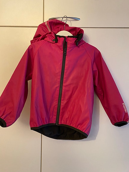 Reiman vuorellinen pinkki sadetakki koko 98