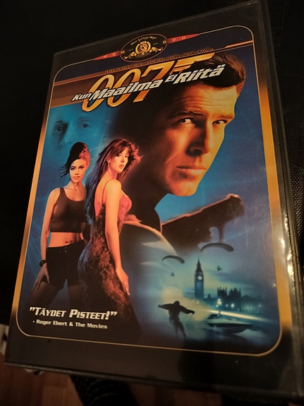 007 5 kpl DVD ja 3 lehteä