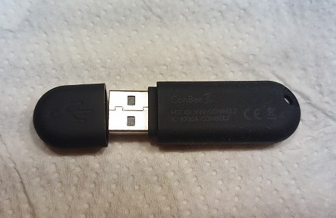 Conbee II Zigbee hub USB-tikku