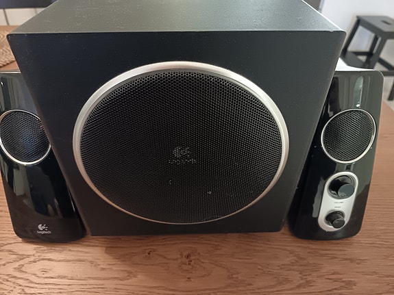 Logitech kaiuttimet