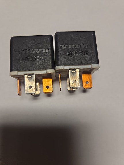Volvo 850 penkinlämmittimen releet