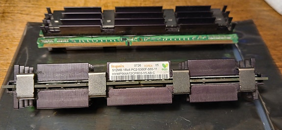 Hynix HYMP512A72CP8D3L5-AB-T x 2