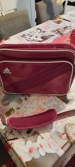 Adidas laukku