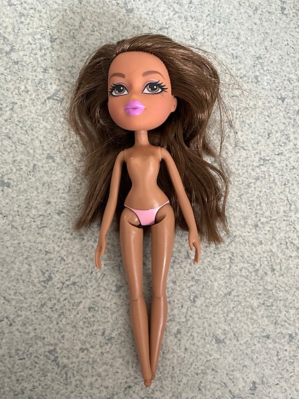 Bratz lasten lelu nukke ruskeat hiukset
