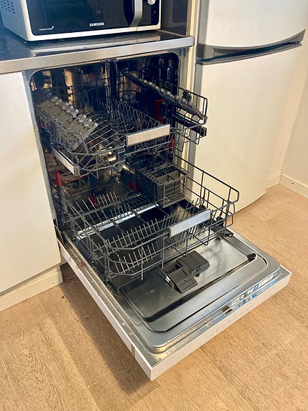 Säännöllisesti puhdistettu Whirlpoolin pesukone