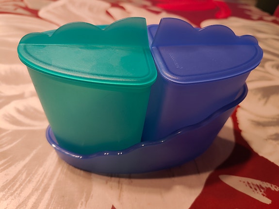 Uusi Tupperware tarjoiluastia / säilytysastia