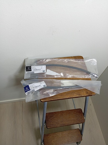 2 x jarruletku Mercedes Benz A W168, Uudet ja alkuperäiset.