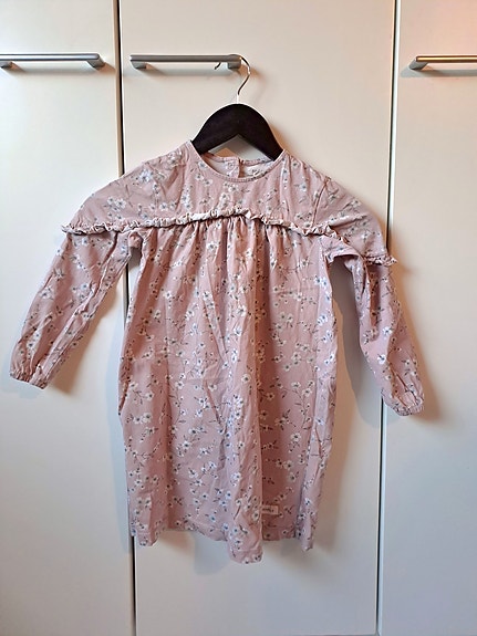 Newbie lila mekko 122