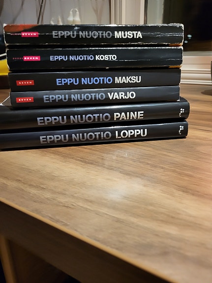 EPPU NUOTIOn MUSTA-sarja