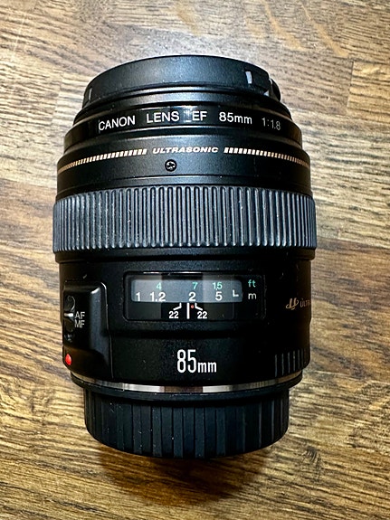 Canon EF 85mm f/1.8 -objektiivi