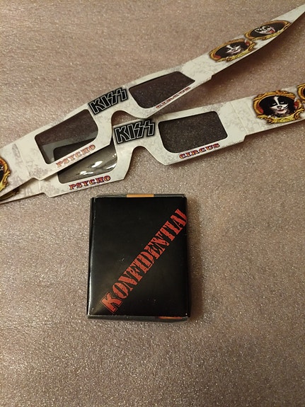 KISS Konfidential PROMO Kondoomi paketti + 3D lasit