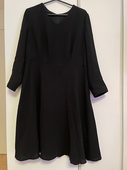 Hugo Boss musta naisten mekko koko 44