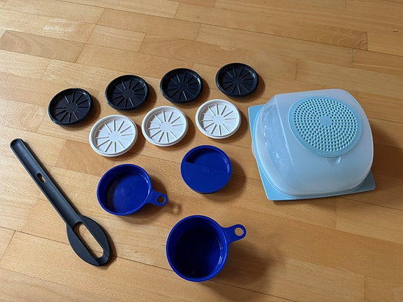 Tupperware astioita ja välineitä