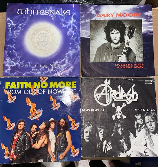 7” -vinyylisinglejä: Whitesnake, Gary Moore, Faith No More, Airdash