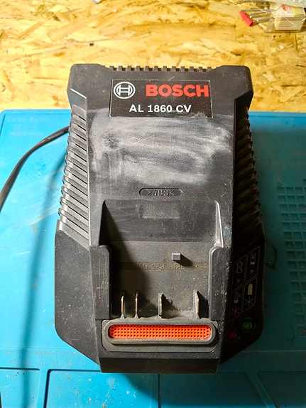 Bosch AL1860CV laturi.