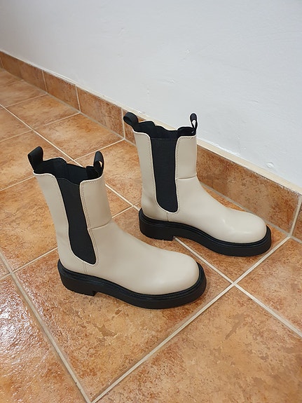 Beiget nilkkurit, Chelsea boots