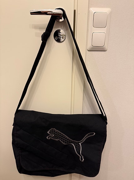 Puma olkalaukku