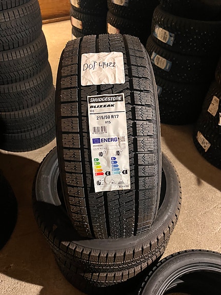 Bridgestone Blizzak Ice 215/50R17