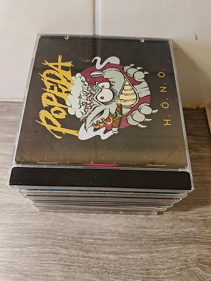 Kotimaisia cd-levyjä