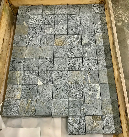 Vuolukivilaatta 100x100x10 mm, harjattu pinta - heti varastosta