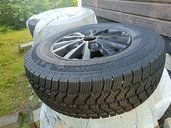 Käyttämättömät kitka renkaat Continental Van Viking 225/75 R16C