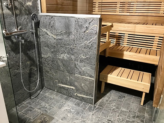 Vuolukivilaatta 150x100x10 mm, harjattu pinta - kivitehtaaltamme