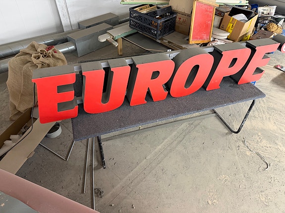 Europa Led-kyltti punainen
