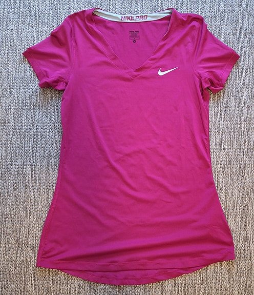 Nike Pro naisten lyhythihainen t-paita urheiluun