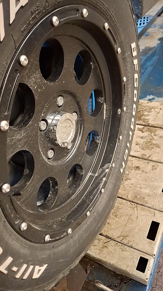 Vanne-rengassarja 265/70r17. Jako 5x127 ollut Jeep Wrangler JK