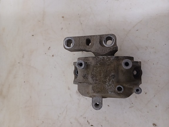 VW CADDY 2010-2015 1,6 TDI DSG Moottorin kiinnikekorvake 1K0199262CN