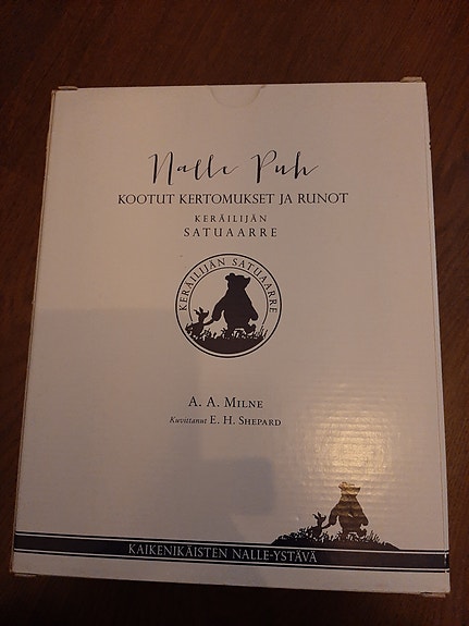 Nalle Puh kootut kertomukset ja runot -keräilijän satuaarre