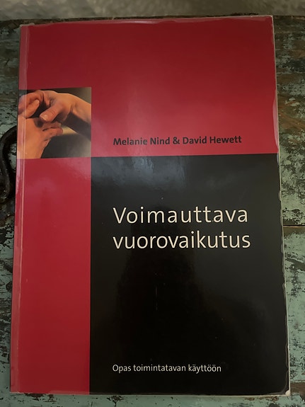 Voimauttava vuorovaikutus. Opas toimintatavan käyttöön (+DVD)