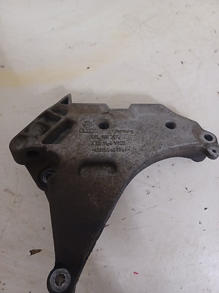VW CADDY 2010-2015 1,6 TDI DSG Moottorin kiinnikekorvake 03L199207