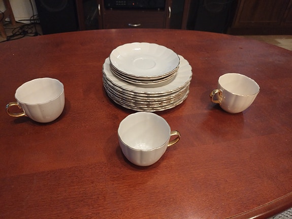 Arabia Kultakorva – vintage posliinia (kupit + lautaset)