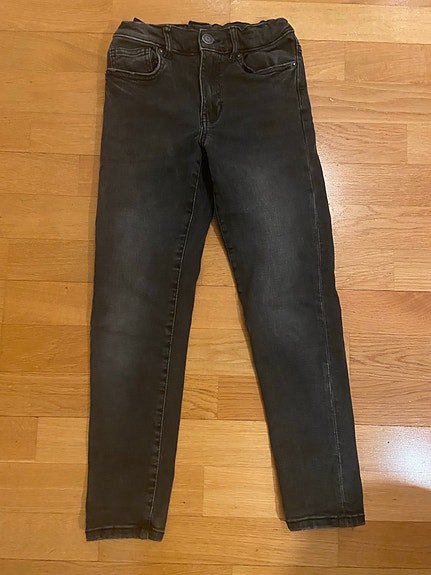 Zara mustat kivipestyt farkut 134 unisex
