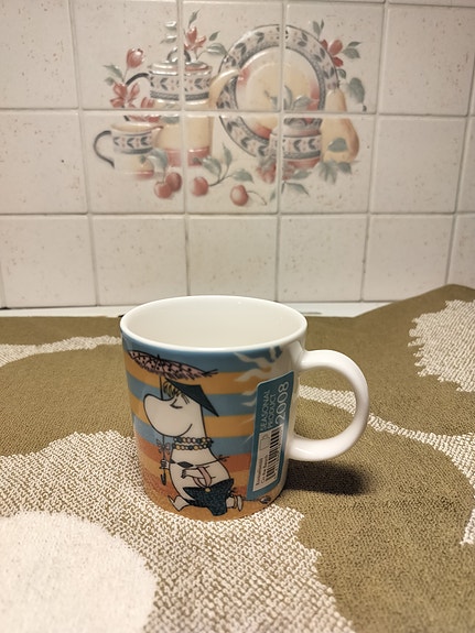 Muumimuki rantaelämää tarrallinen