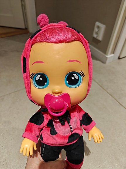 Cry baby itkevä nukkevauva
